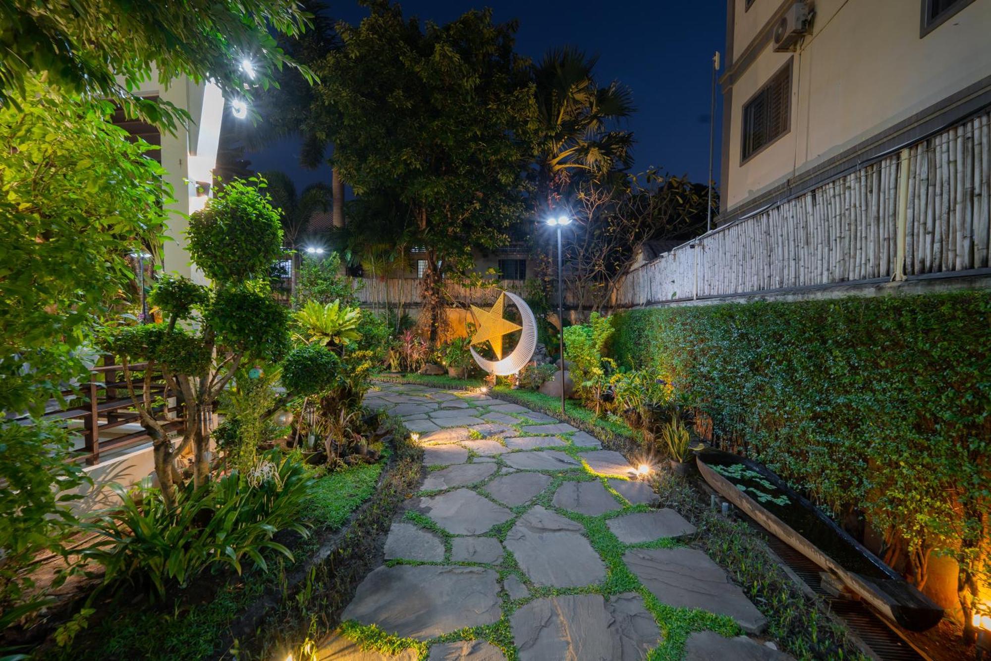 The Night Hotel Siem Reap Exterior foto
