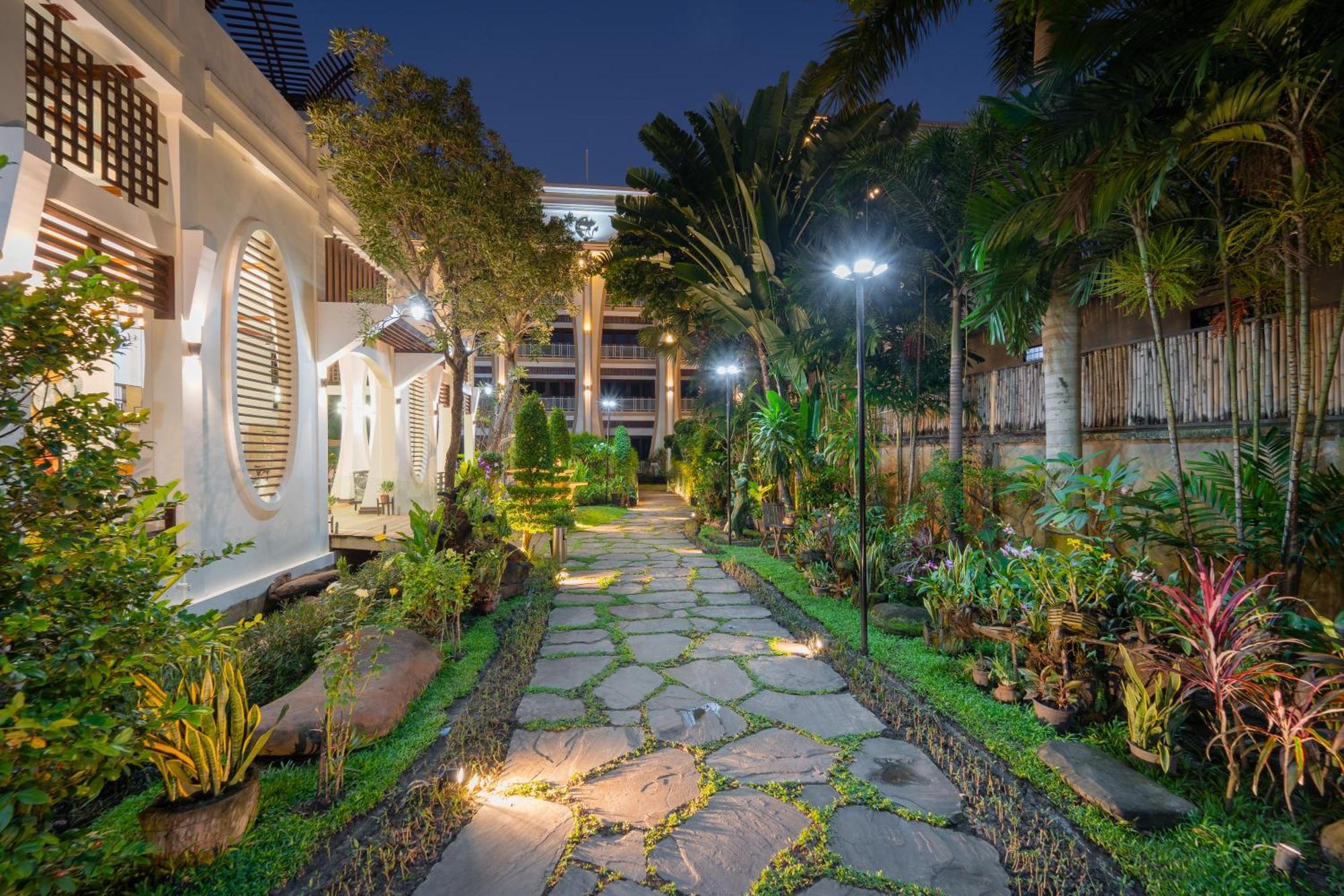 The Night Hotel Siem Reap Exterior foto